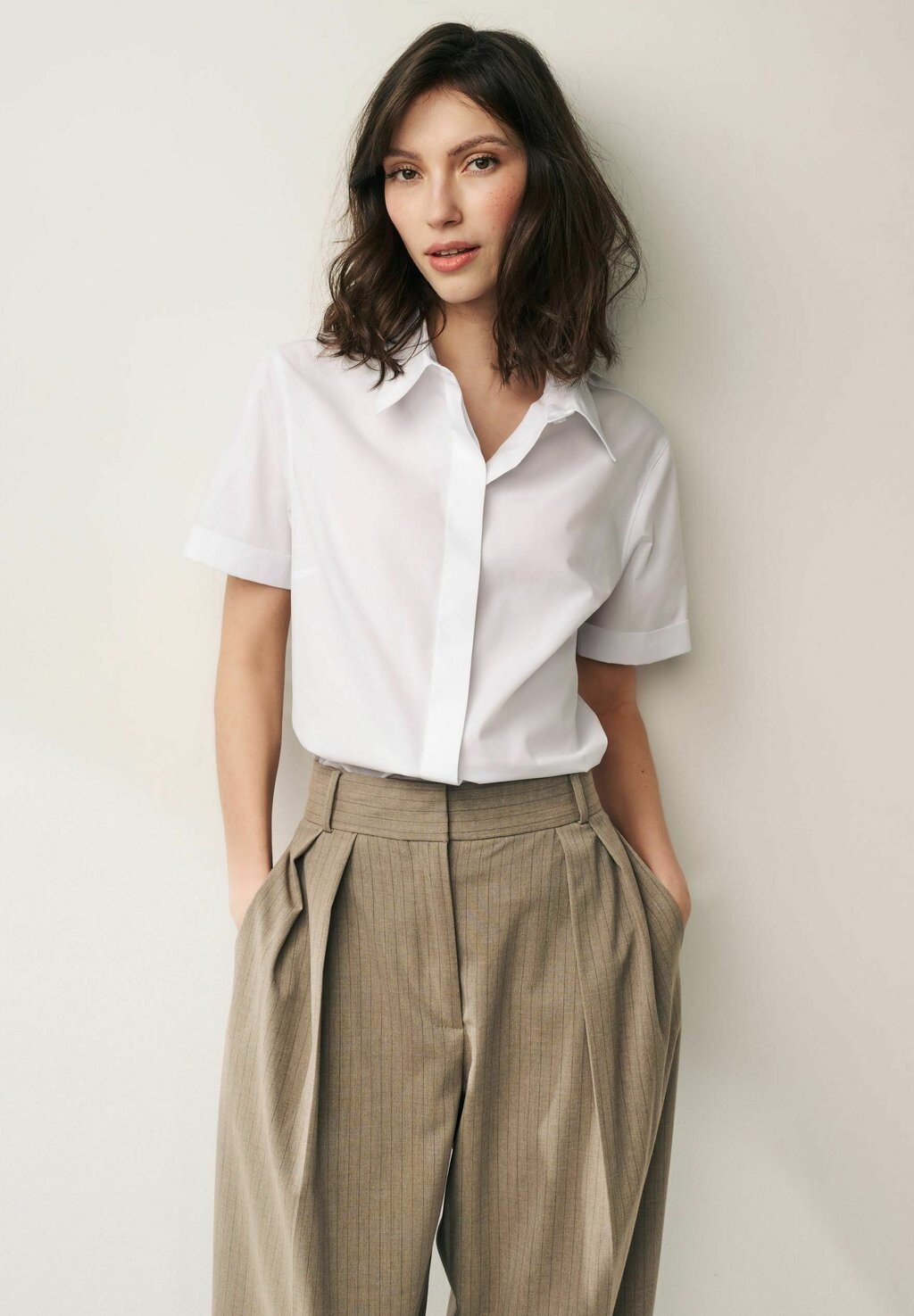 

Блузка на пуговицах Short Sleeve Collared Regular Fit Next, белая