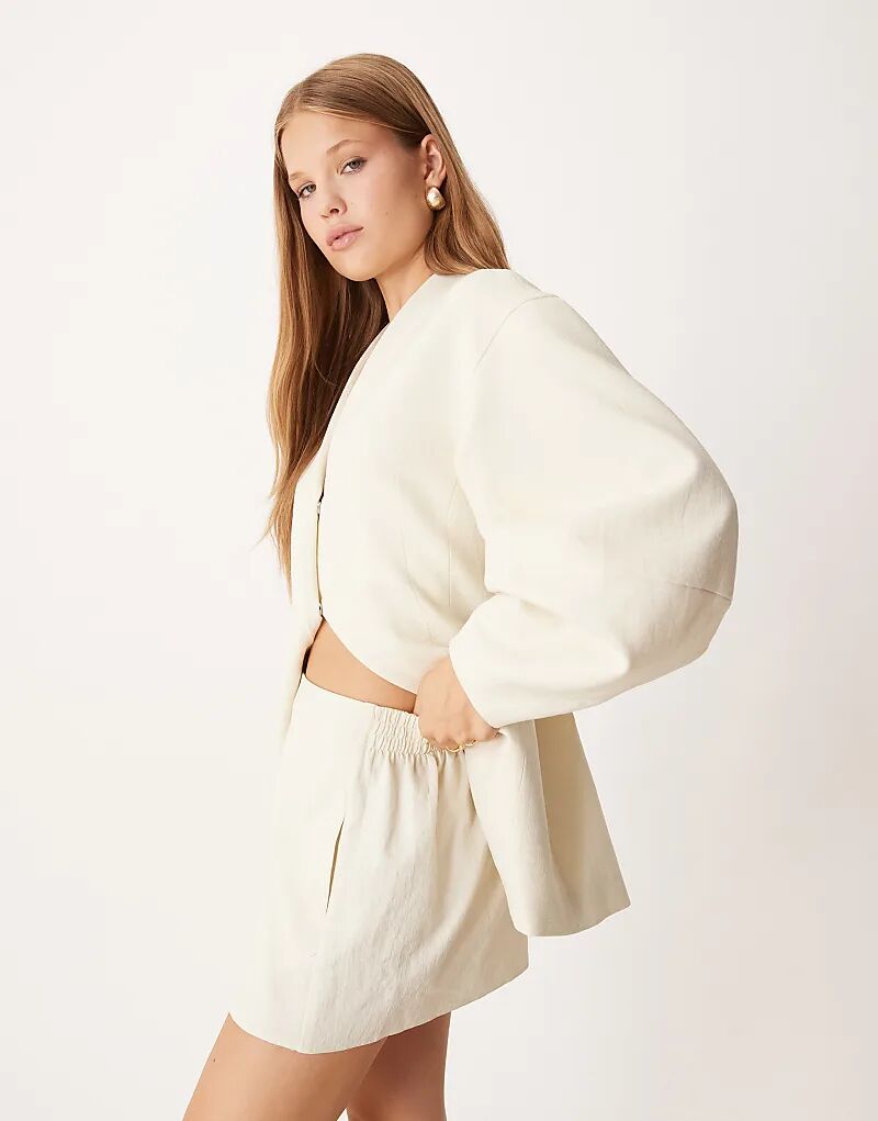 

Строгие шорты ASOS DESIGN из искусственного льна цвета пахты