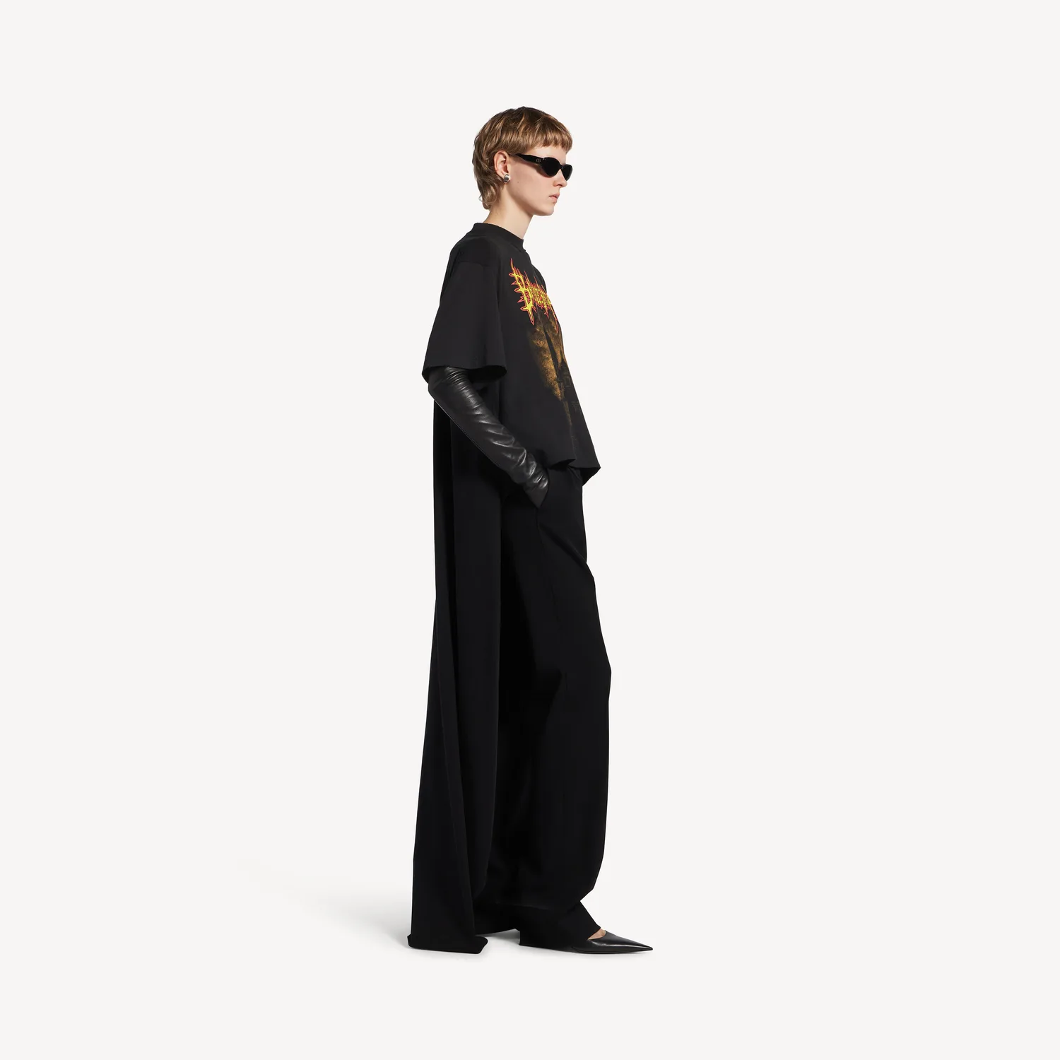 Женская футболка Balenciaga Sacré Cœur Train черного цвета — фото 3