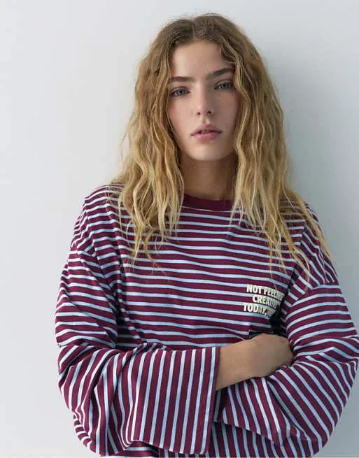 

Бордовая футболка в полоску с надписью Pull&Bear, Красный, Бордовая футболка в полоску с надписью Pull&Bear
