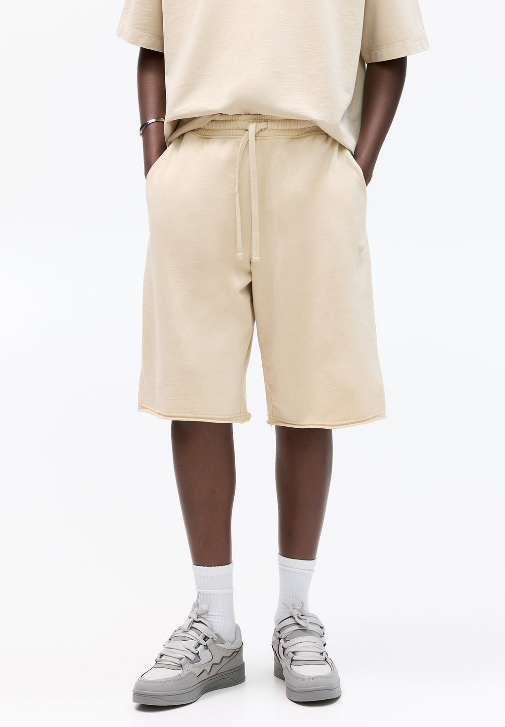 

Шорты Pantaloni sportivi PULL&BEAR, песочный