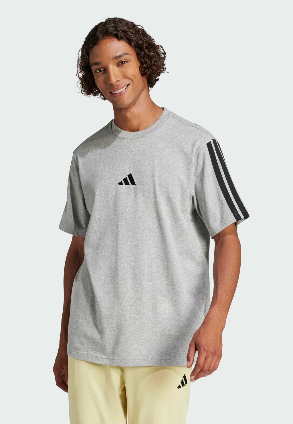 

Футболка с принтом adidas Sportswear, серый