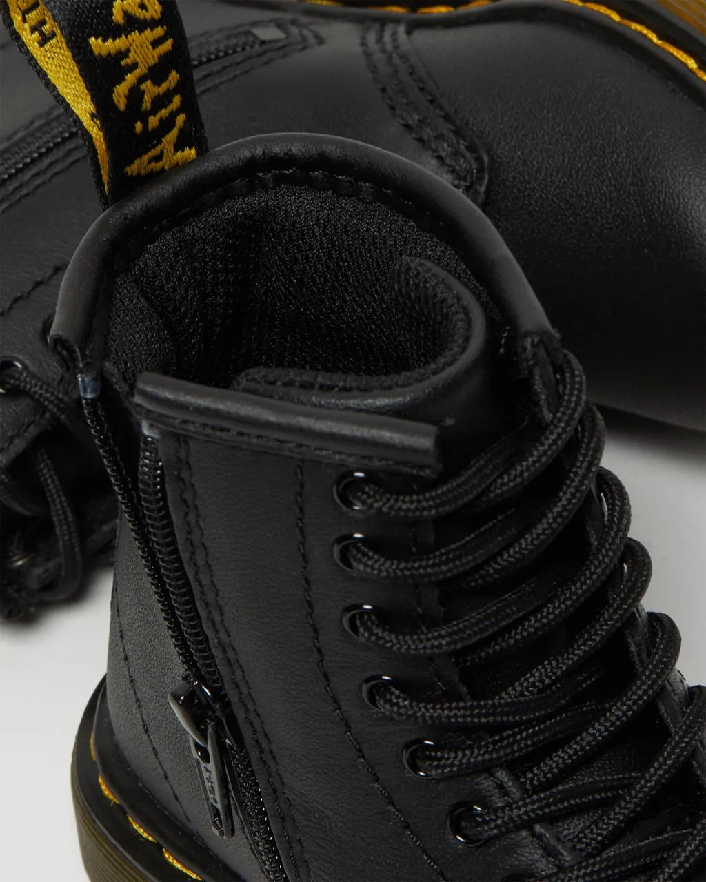 Кожаные ботинки Dr. Martens Toddler 1460 Softy T на шнуровке, Black — фото 3