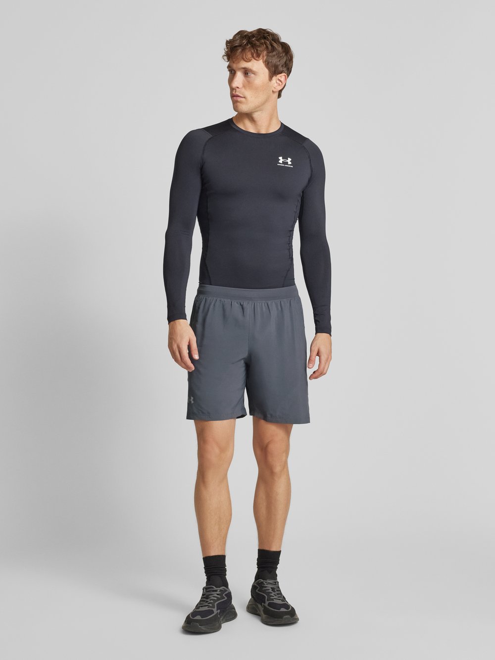 

Шорты с эластичным поясом Under Armour, светло-серый