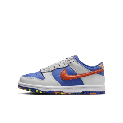 

Кроссовки Nike Dunk Low, цвет Photon Dust/Astronomy Blue/Volt/Total Orange