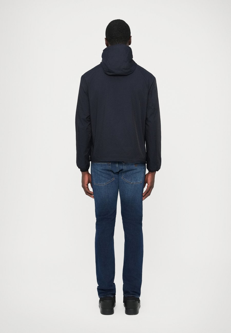 Куртка Emporio Armani BLOUSON JACKET, Iconico Blu Navy/Dark Blue — фото 3
