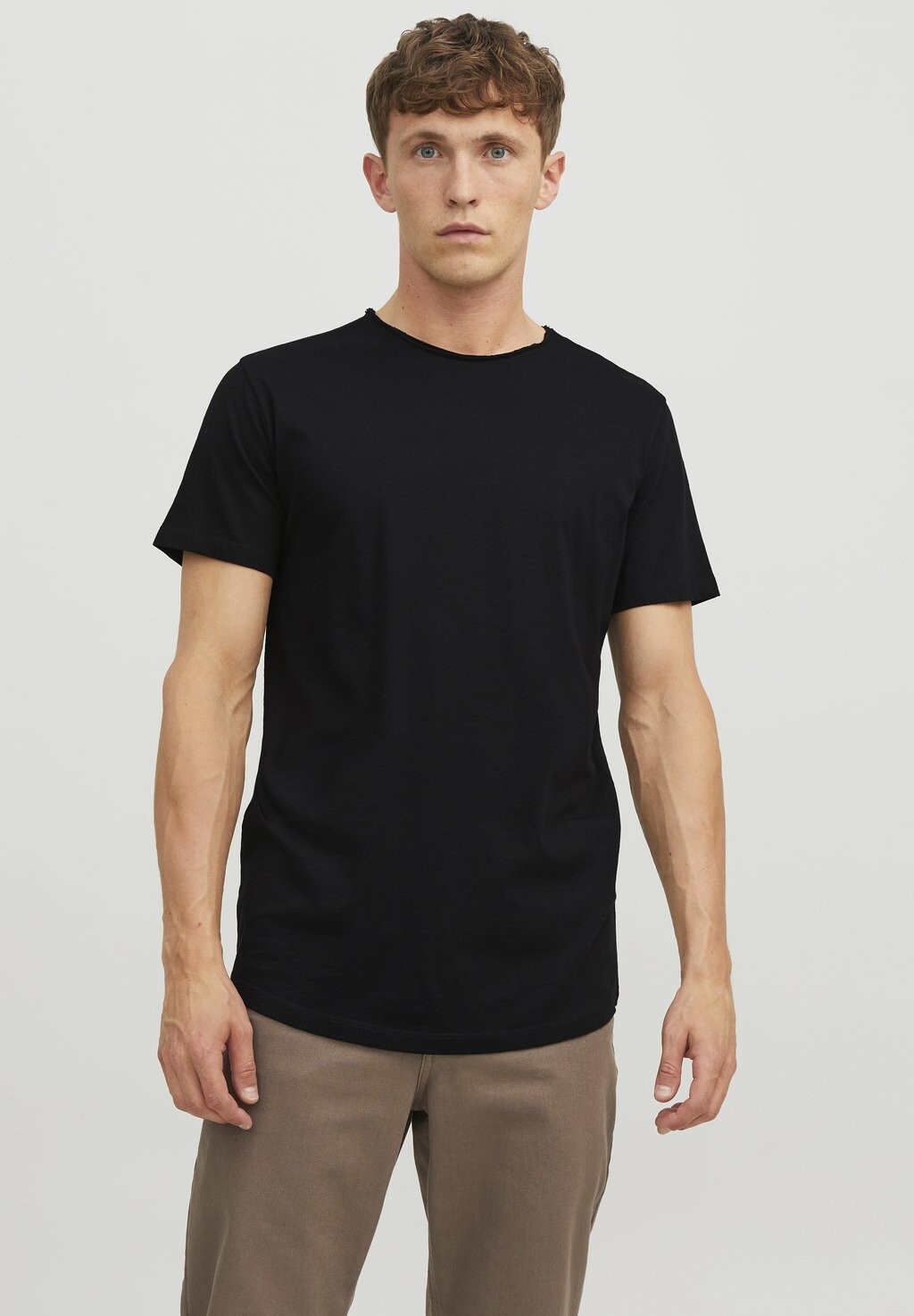

Базовая футболка JJEBASHER TEE O NECK Jack & Jones, черный