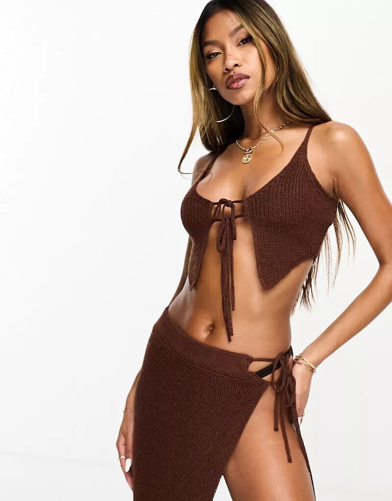 

Укороченный топ ASOS из легкого трикотажа коричневого цвета, однотонный, с завязками спереди