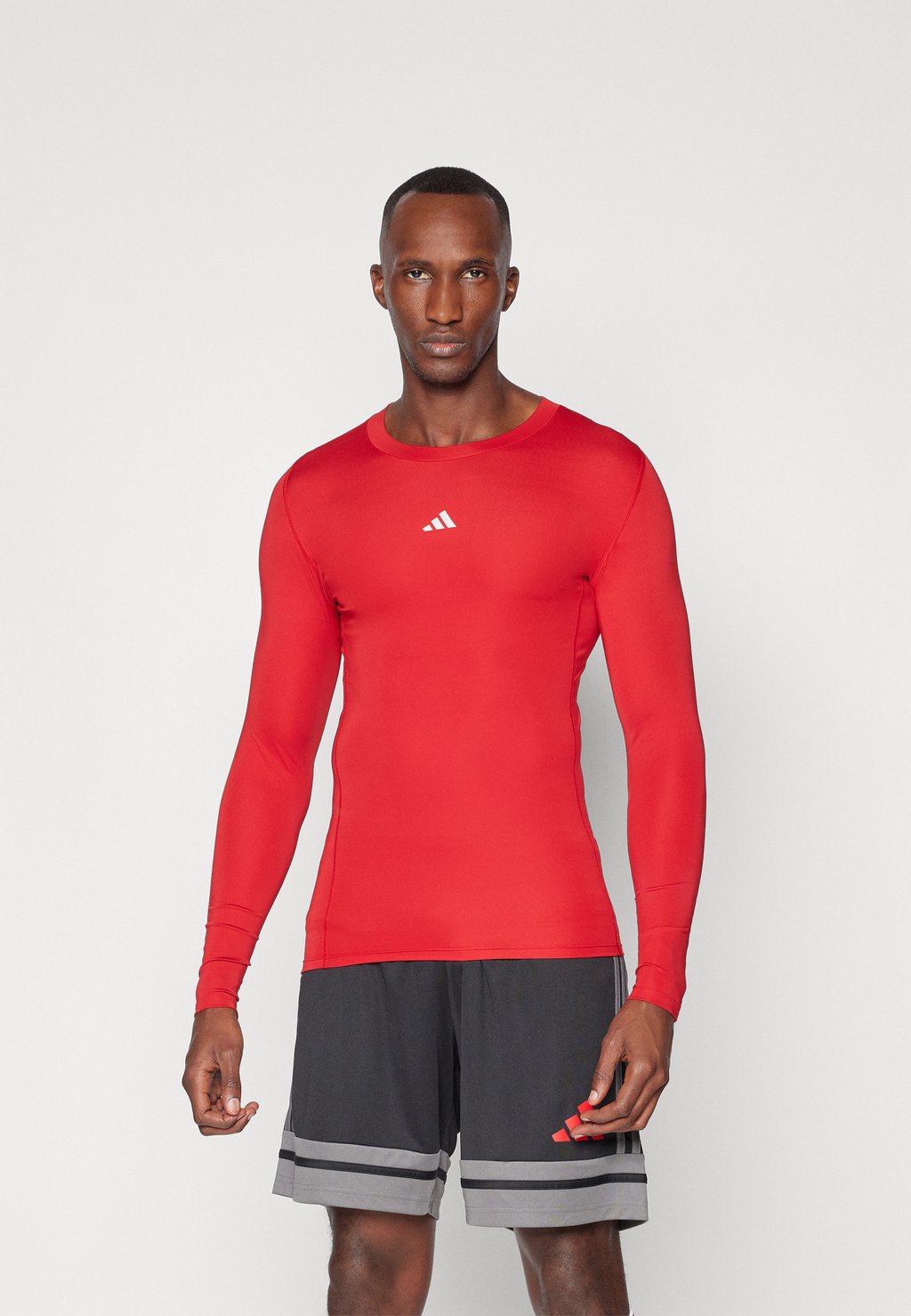 

Топ с длинными рукавами TECHFIT LONGSLEEVE adidas Performance, красный