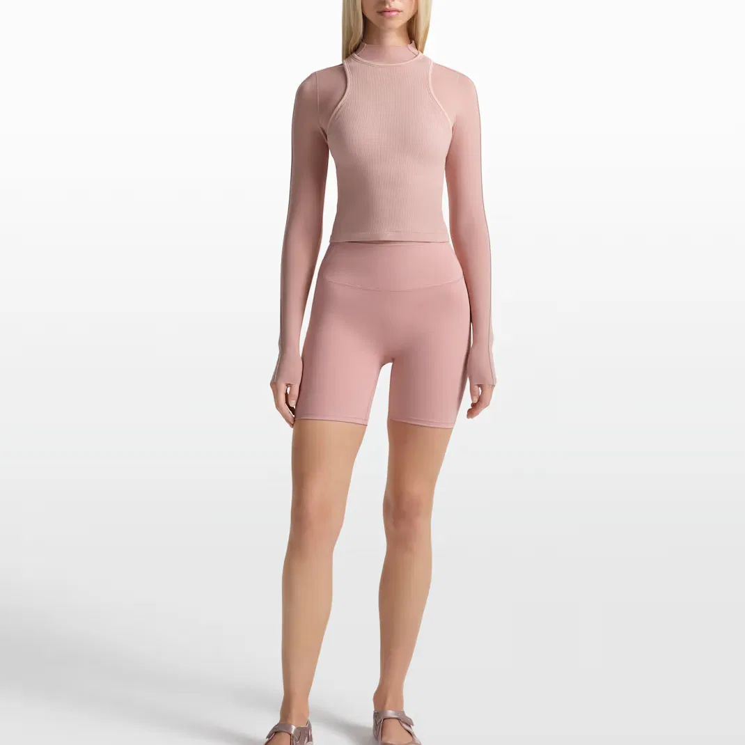 Топ женский SKIMS Ribbed Seamless Racerneck Nike, NSKM HIMALAYAN/NSKM ECRU — фото 4