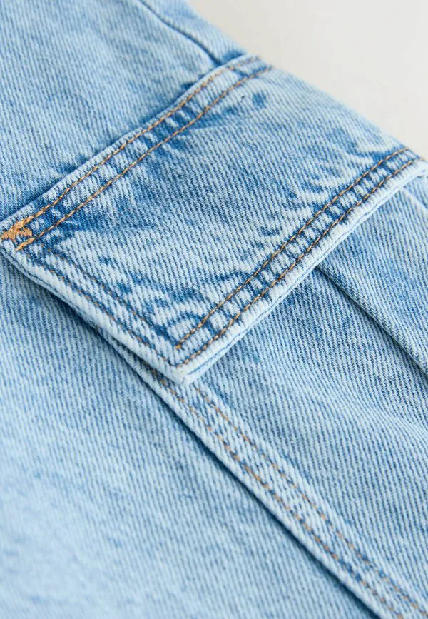 Наденьте джинсы свободного кроя Next, Bleach Denim — фото 3
