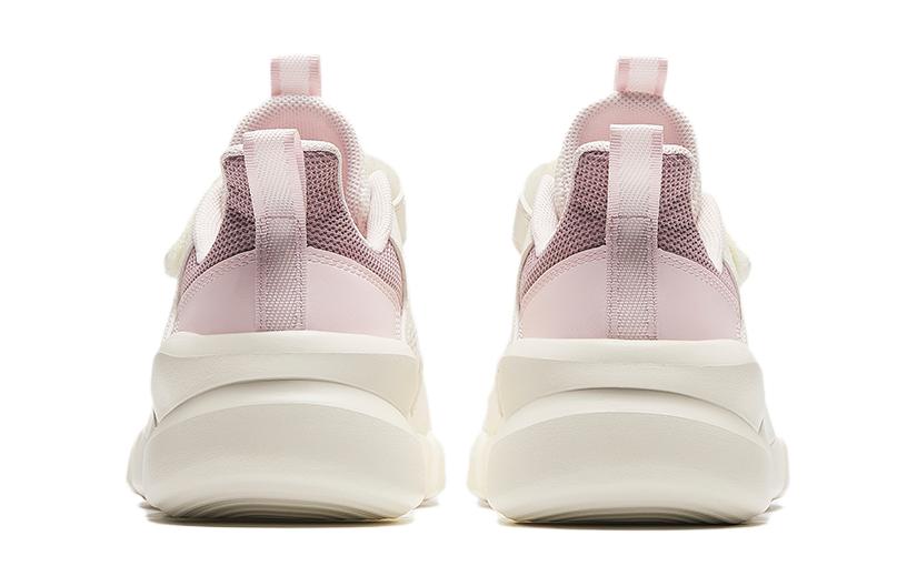 Футболка Fresh Look Cushioning, износостойкие низкие детские беговые кроссовки бело-фиолетово-розовые Antakids, цвет слоновая кость/фиолетовый таро/нежно-розовый прозрачный — фото 4