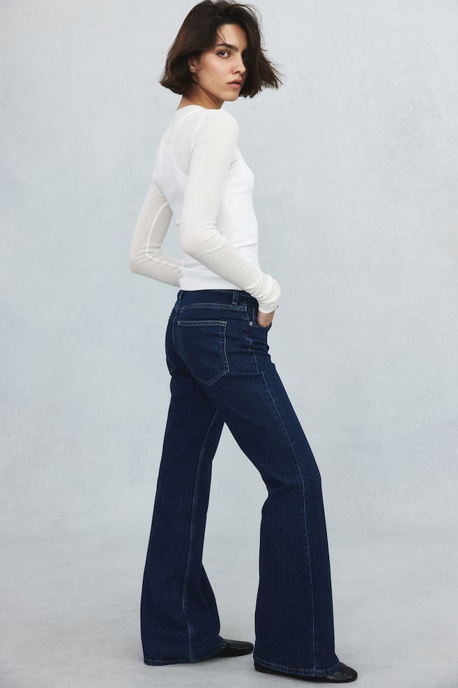 

Расклешенные высокие джинсы H&M, синий