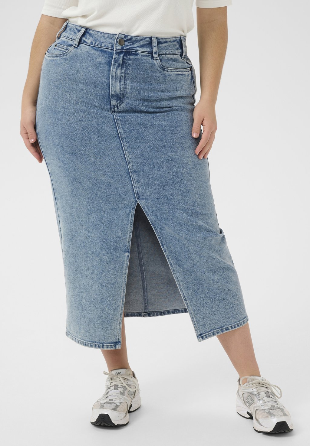 

Джинсовая юбка CURVE DARINA - Pencil skirt Kaffe Curve, цвет Washed Blue Denim