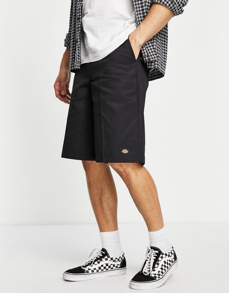 

Dickies – черные шорты узкого кроя шириной 13 дюймов