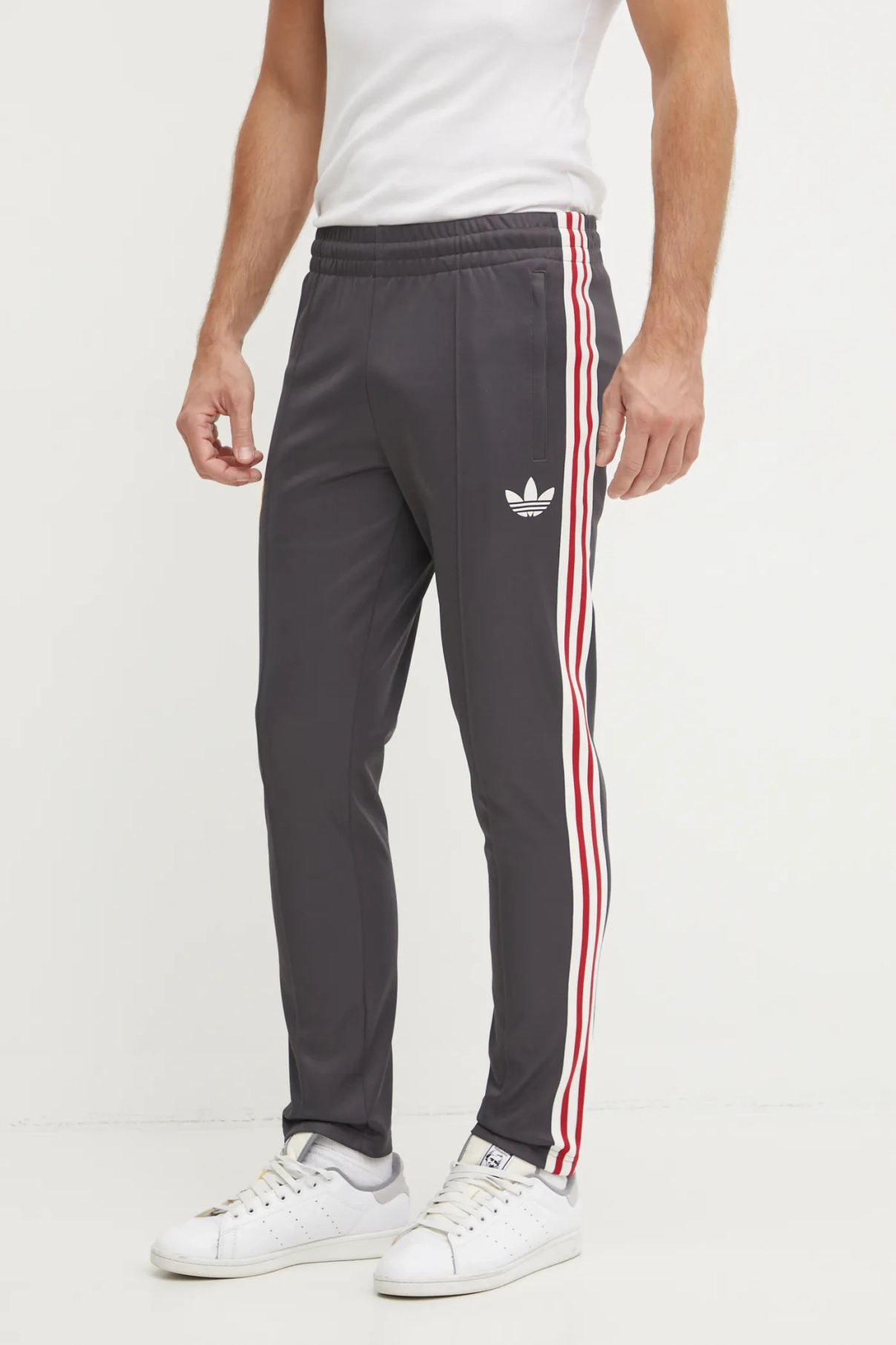 

Спортивные брюки Manchester United Beckenbauer Track Pant adidas Originals, серый