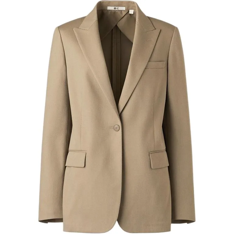 Костюм Business Suit от Clare Waight Keller C Collection SS26 UNIQLO, темно-бежевый