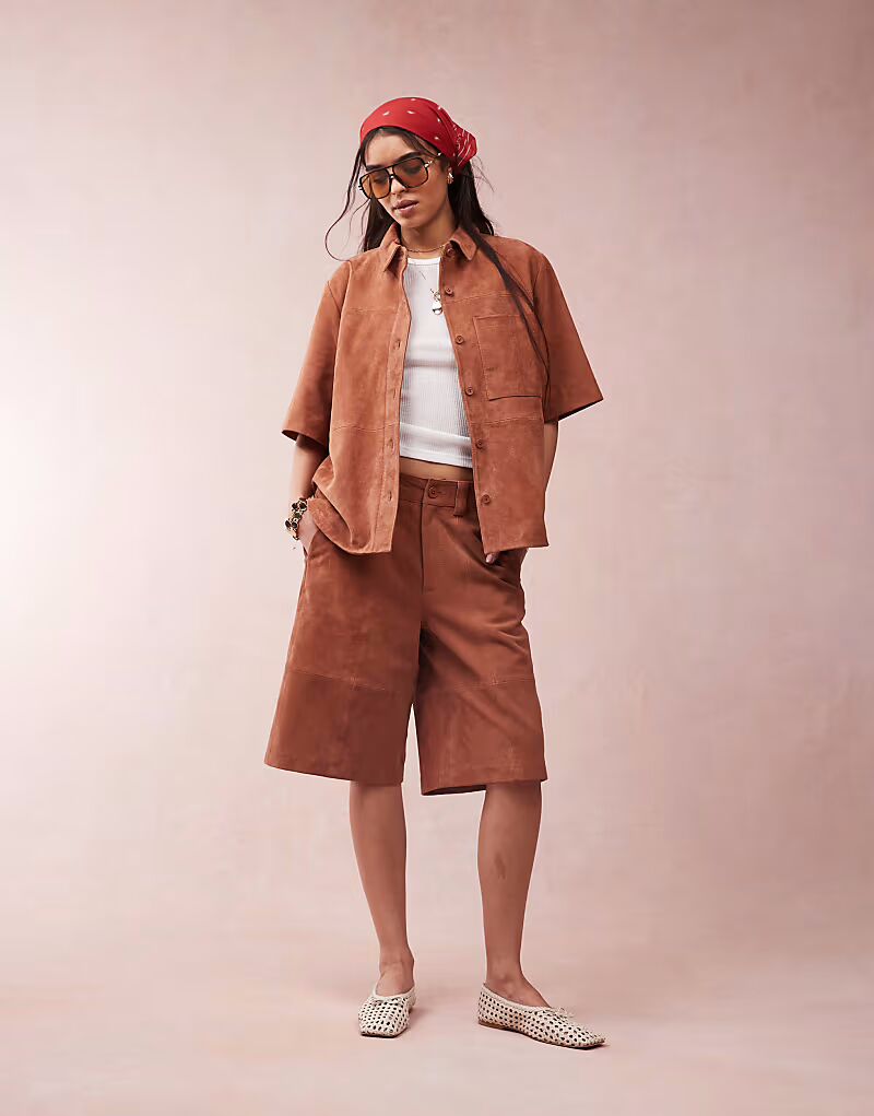 

Замшевые шорты-бермуды ASOS DESIGN бежевого цвета