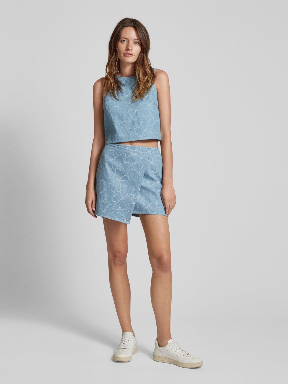 

Укороченный топ с цветочной вышивкой Jake*s Casual, синий