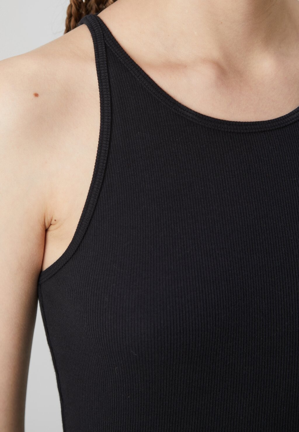 

Топ HIGHNECK 4WAY CURVE HEM CAMI Abercrombie & Fitch, черный