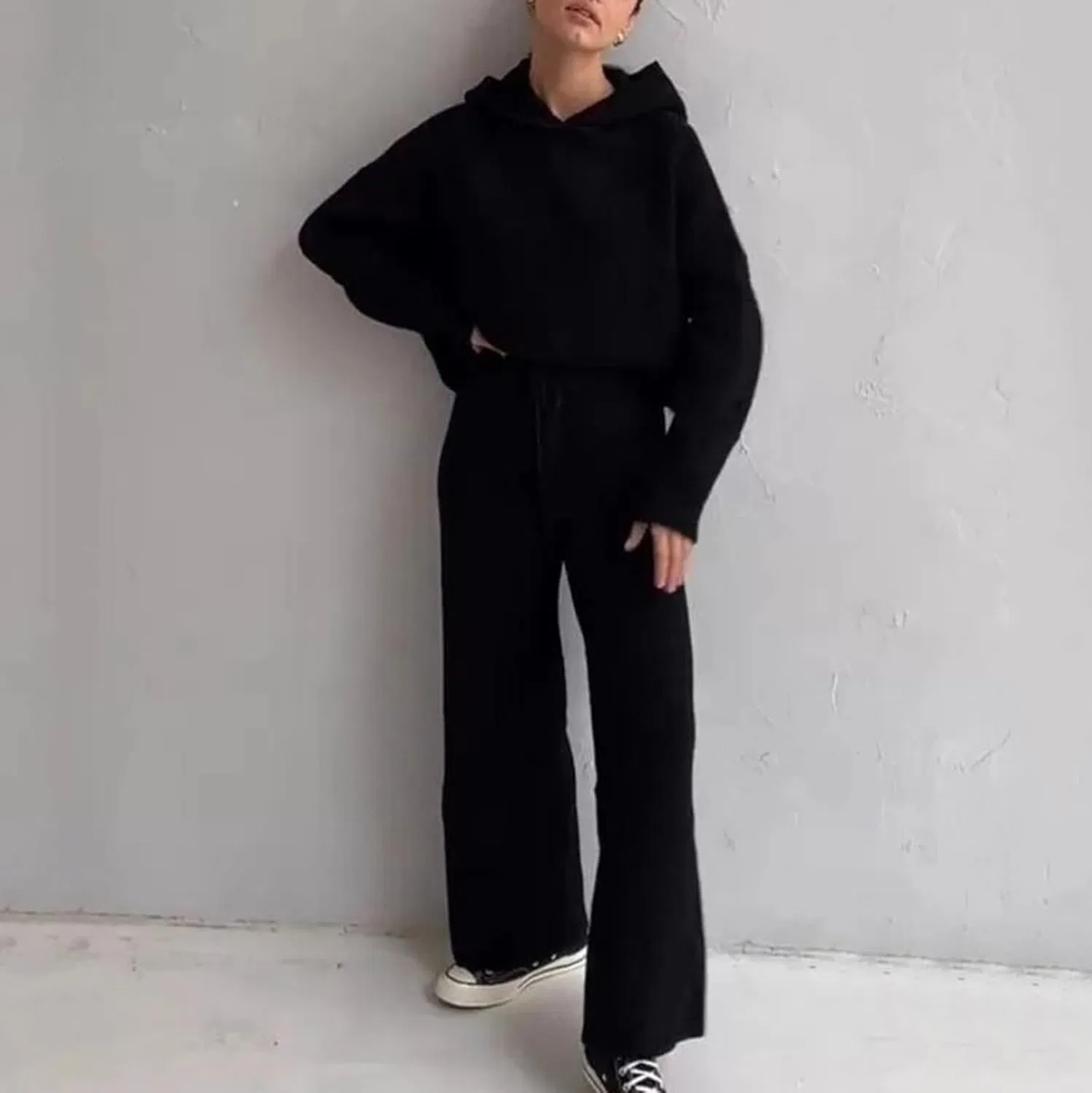 Женский спортивный костюм Oversized Hoodie и Wide Leg Sweatpants, Black — фото 4