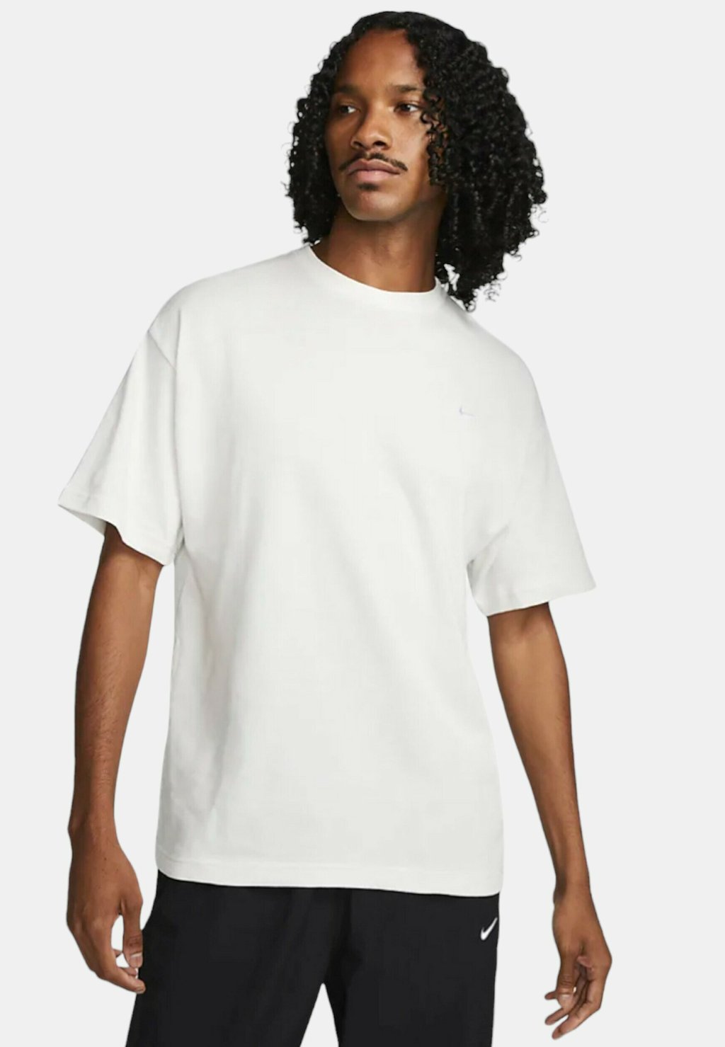 

Базовая футболка SOLO Nike Sportswear, слоновая кость