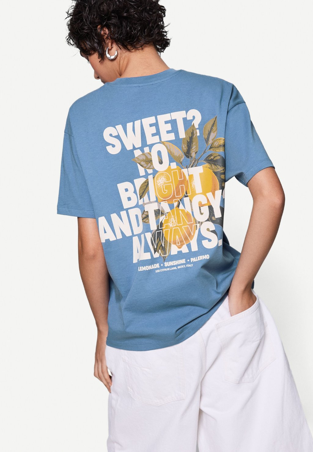 

Футболка с принтом PRINTED - SHORT SLEEVE Bershka, темно-синий