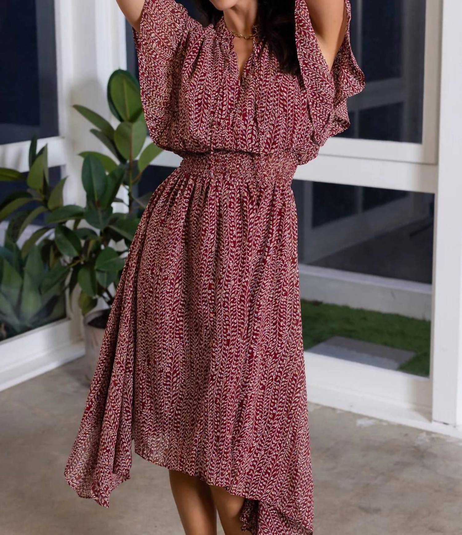 

Играем в избранное Платье Sienna Smocked в цвете Lotus Lurex bishop + young