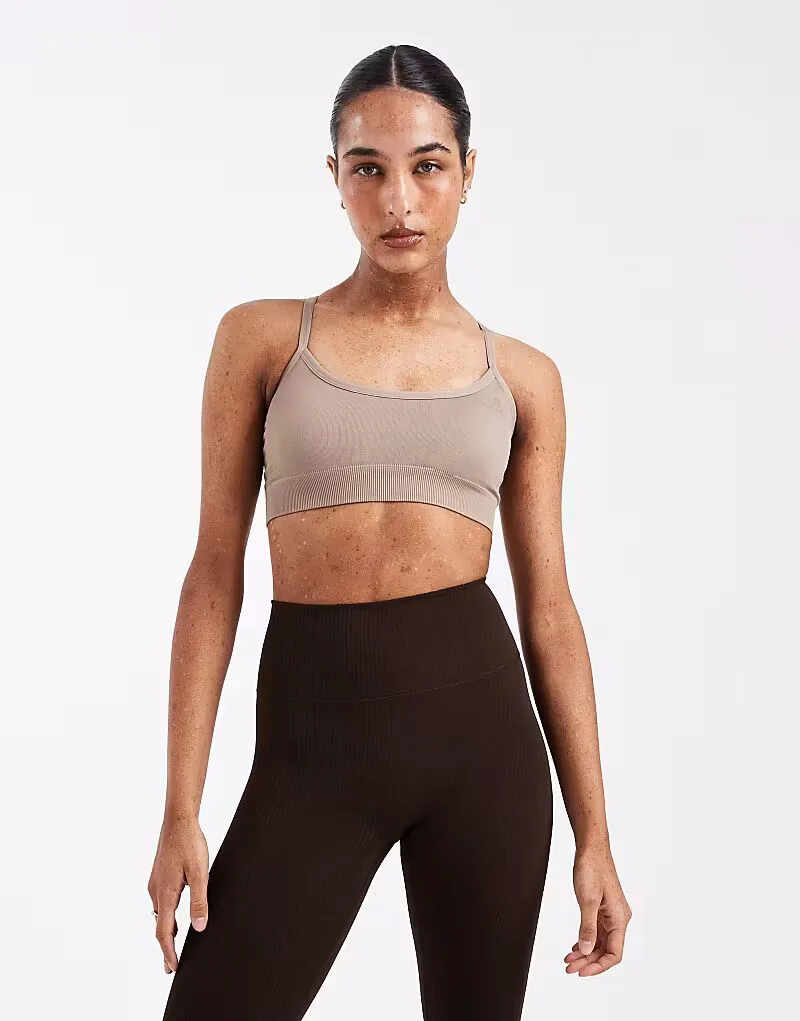 Adidas performance Вязаный спортивный бюстгальтер Adidas Training Essentials с легкой поддержкой, коричневый