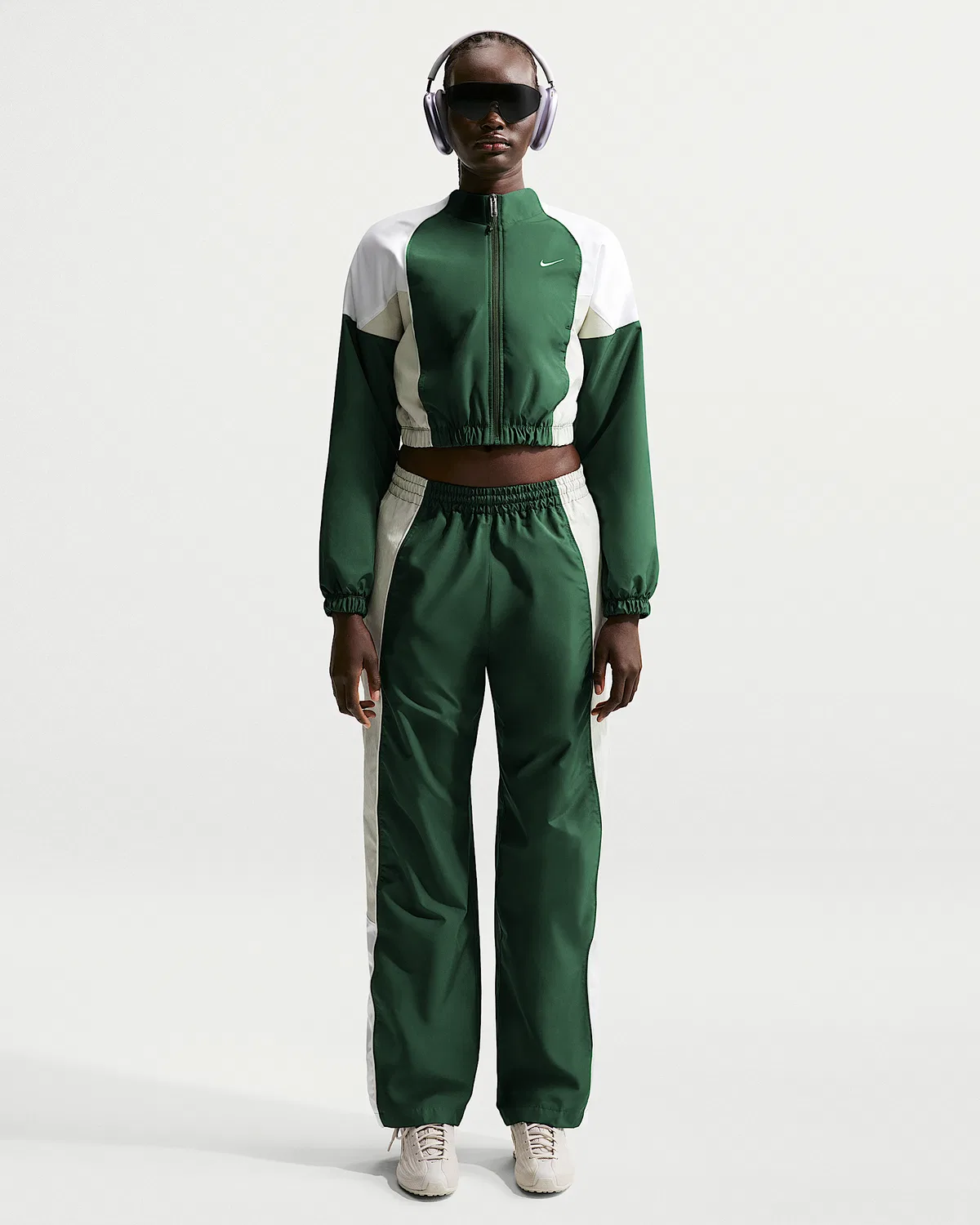 Женская укороченная куртка Nike Sportswear, Fir/White/Light Bone/Sail — фото 4