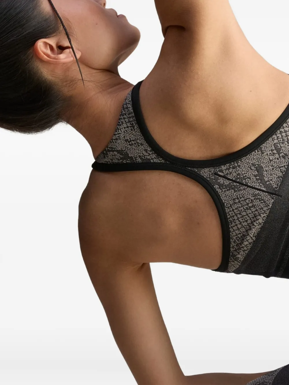 Спортивный бюстгальтер со змеиным принтом adidas by Stella McCartney, черный — фото 4