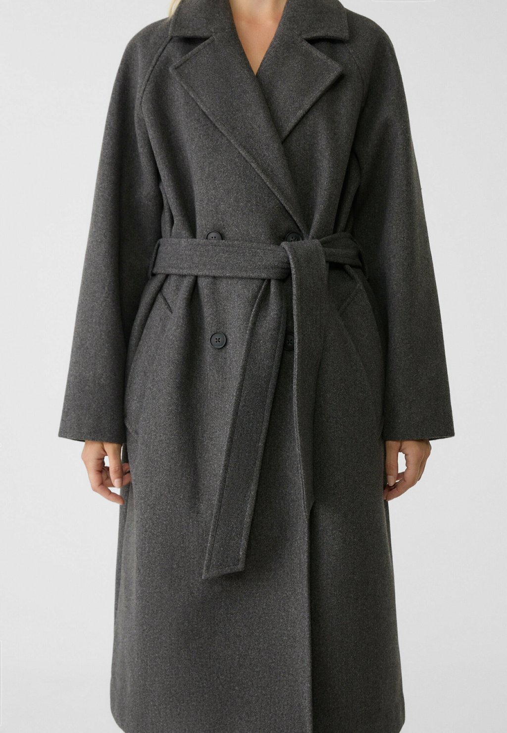 

Тренчкот SOFT-TOUCH Stradivarius, серый