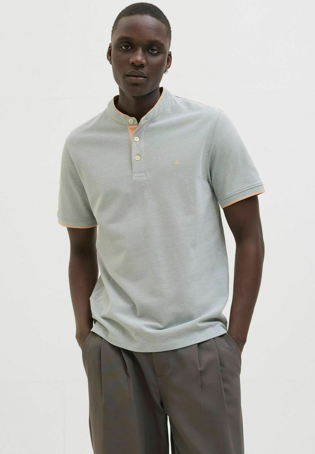 

Базовая футболка JJEPAULOS MAO NOOS Jack & Jones, цвет Hellgrün
