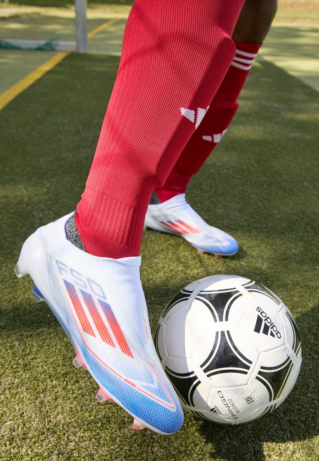 

Бутсы F50 ELITE LACELESS FIRM GROUND adidas, белый