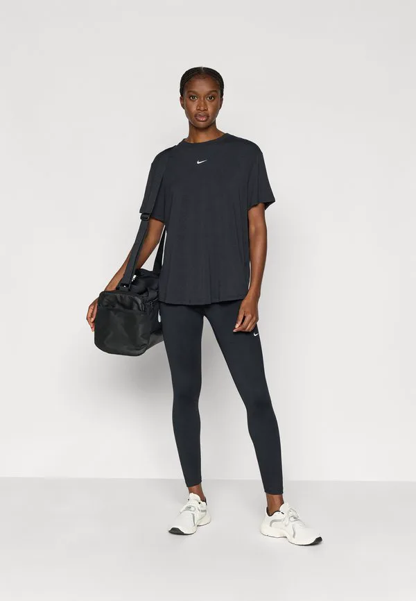 Одна свободная спортивная футболка Nike Performance, Black/White — фото 2