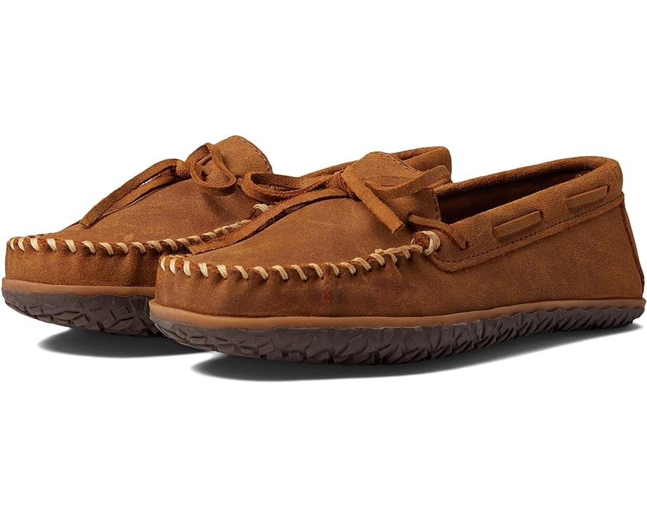 

Тапочки Minnetonka Tie Tread, цвет Brown Ruff