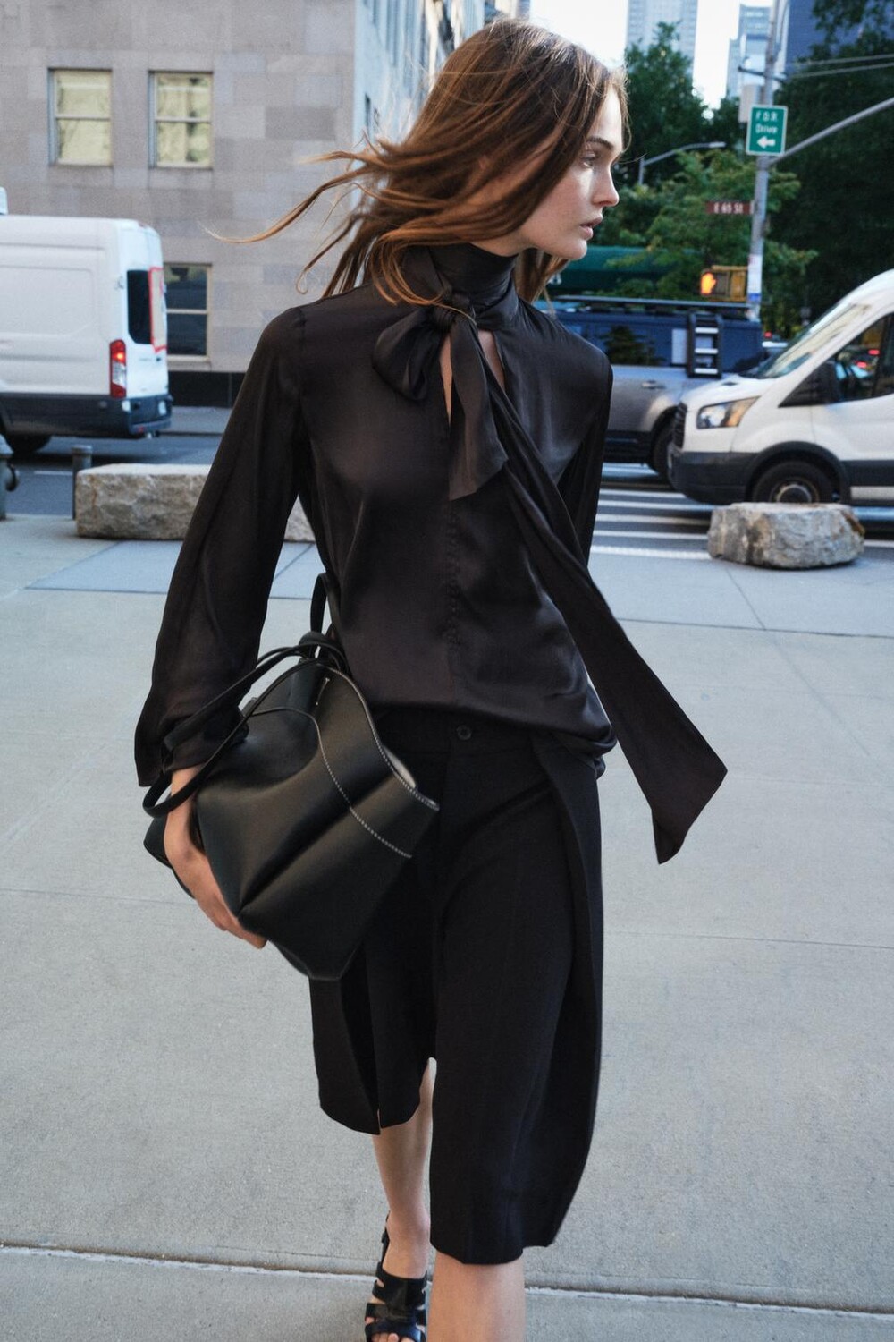 

Блузка с бантом ZARA, черный