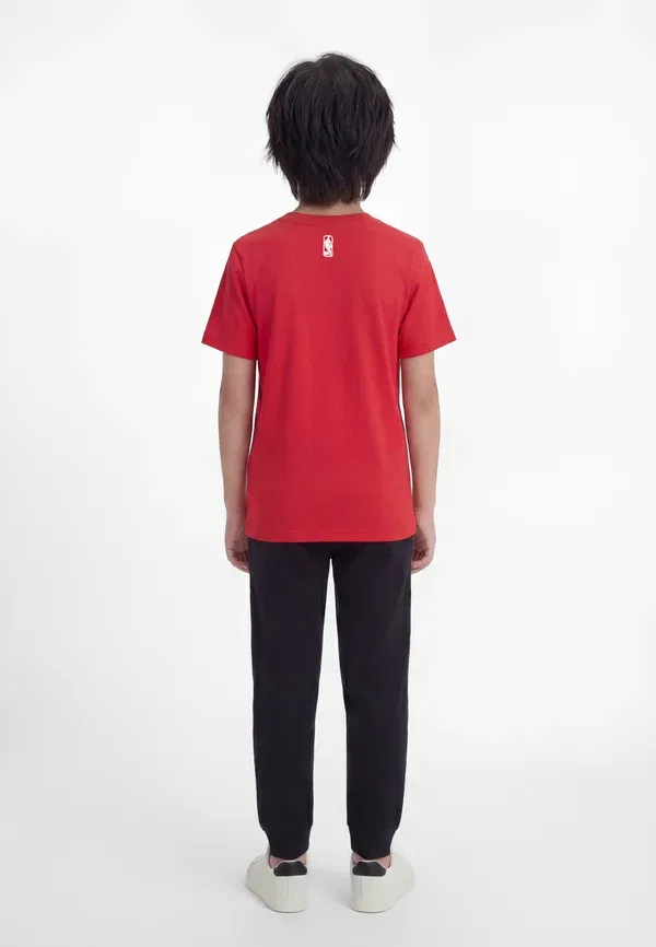 Футболка Nike Performance NBA Chicago Bulls Tee Print, университетский красный — фото 2