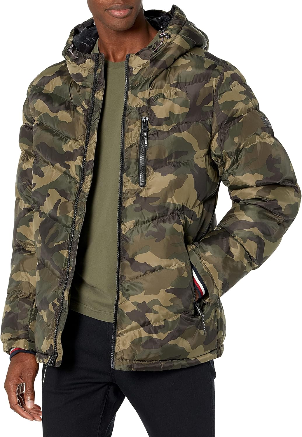 

Мужская стеганая куртка Tommy Hilfiger средней толщины с капюшоном и шевронным узором, Camouflage