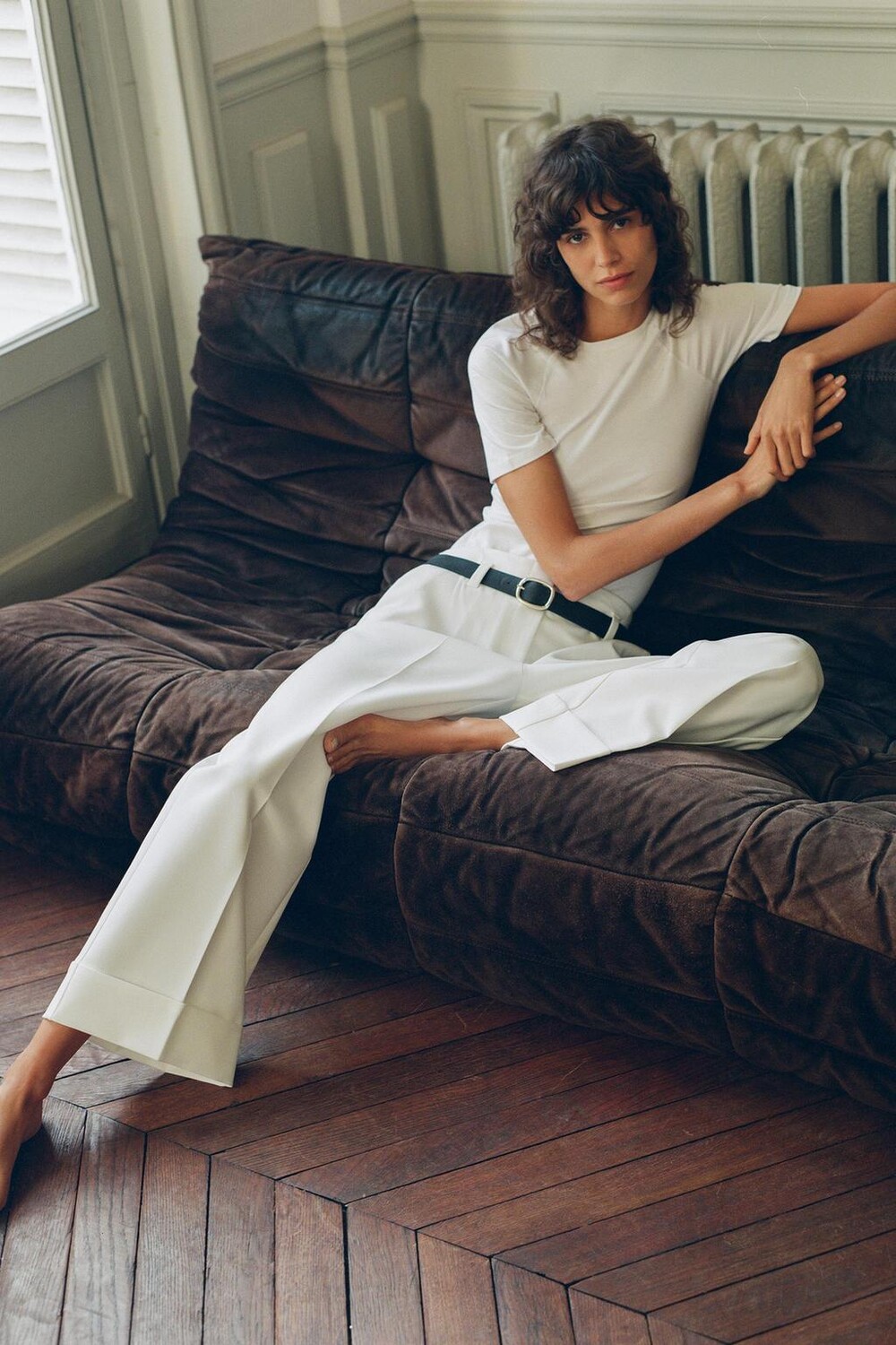 

Брюки с поясом и отверстными нимами ZARA, экрю
