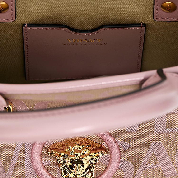 VERSACE Кожаная сумка через плечо мини женская розовая — фото 4