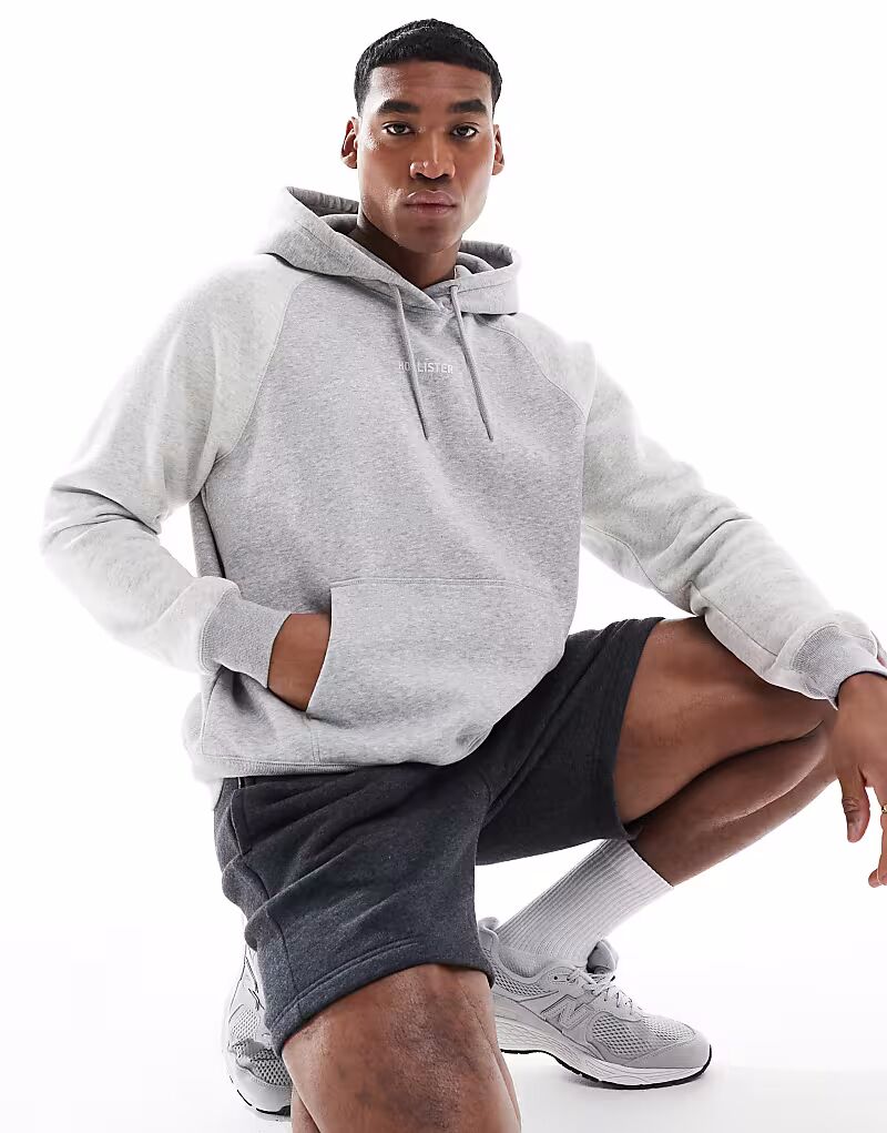 

Толстовка Hollister свободного кроя с логотипом университета и контрастными рукавами серого цвета