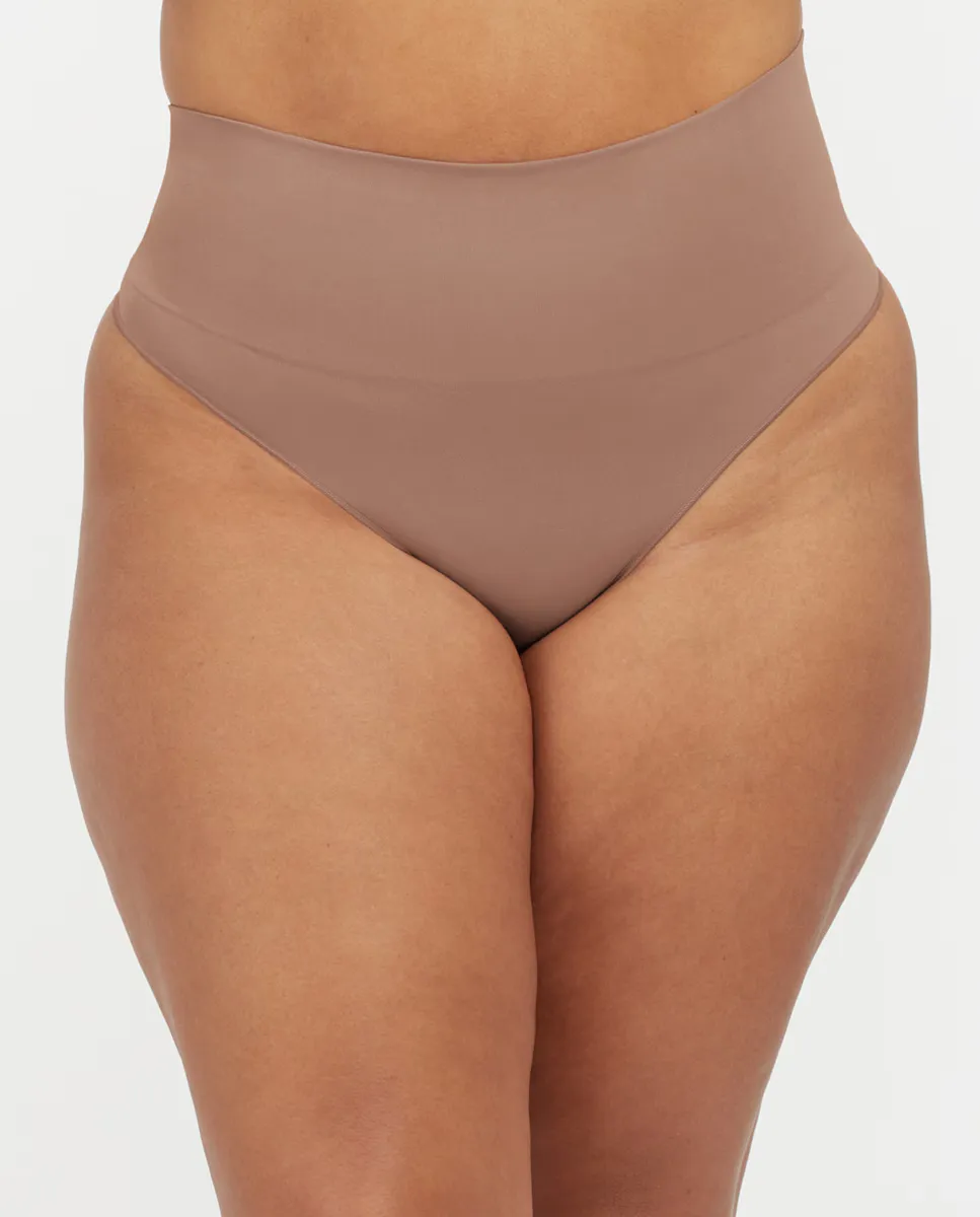 

Утягивающие стринги с высокой талией из переработанного нейлона Spanx, цвет Nude
