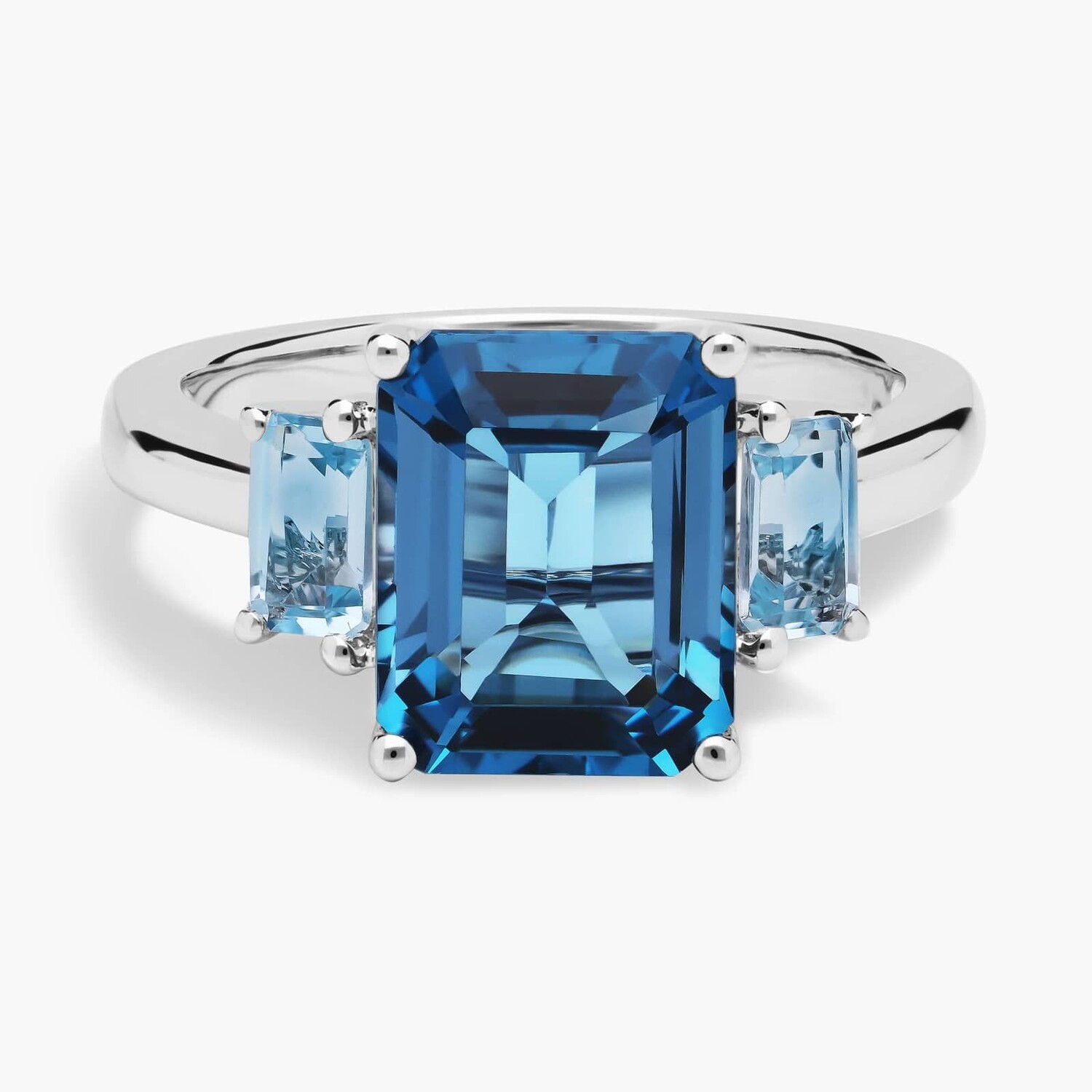 

Кольцо с тремя камнями London Blue Topaz и Sky Blue Topaz из белого золота 14 карат (10x8) Blue Nile