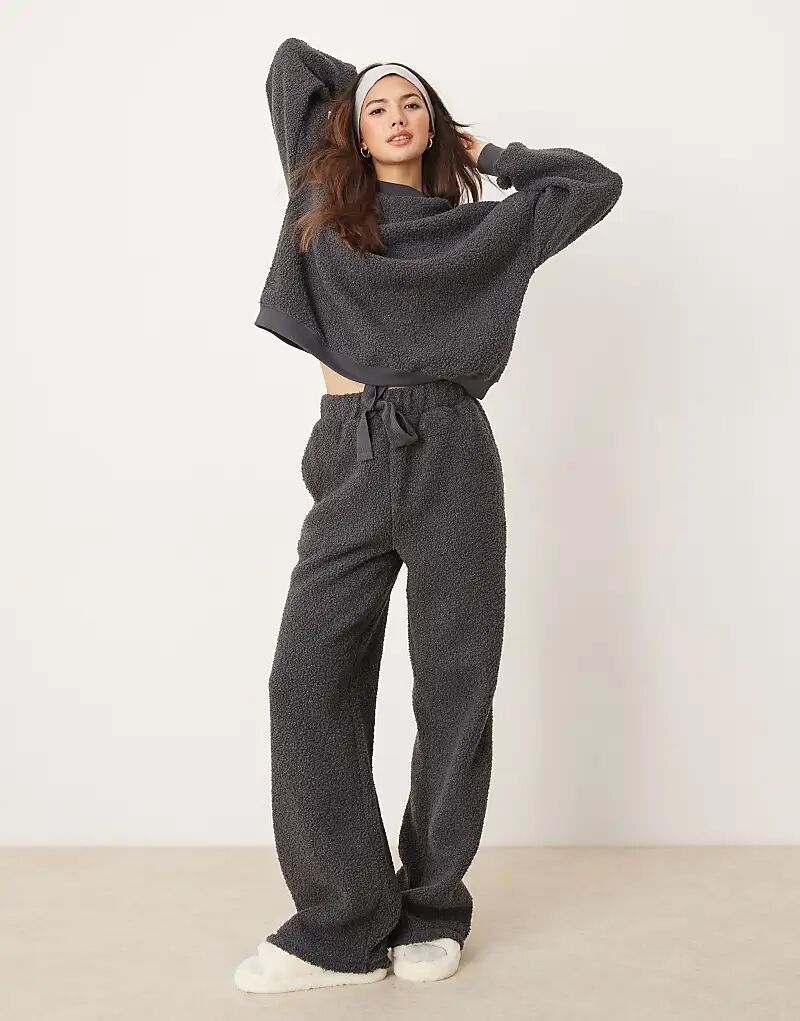 

Комплект из спортивного костюма и широких брюк ASOS DESIGN серого цвета