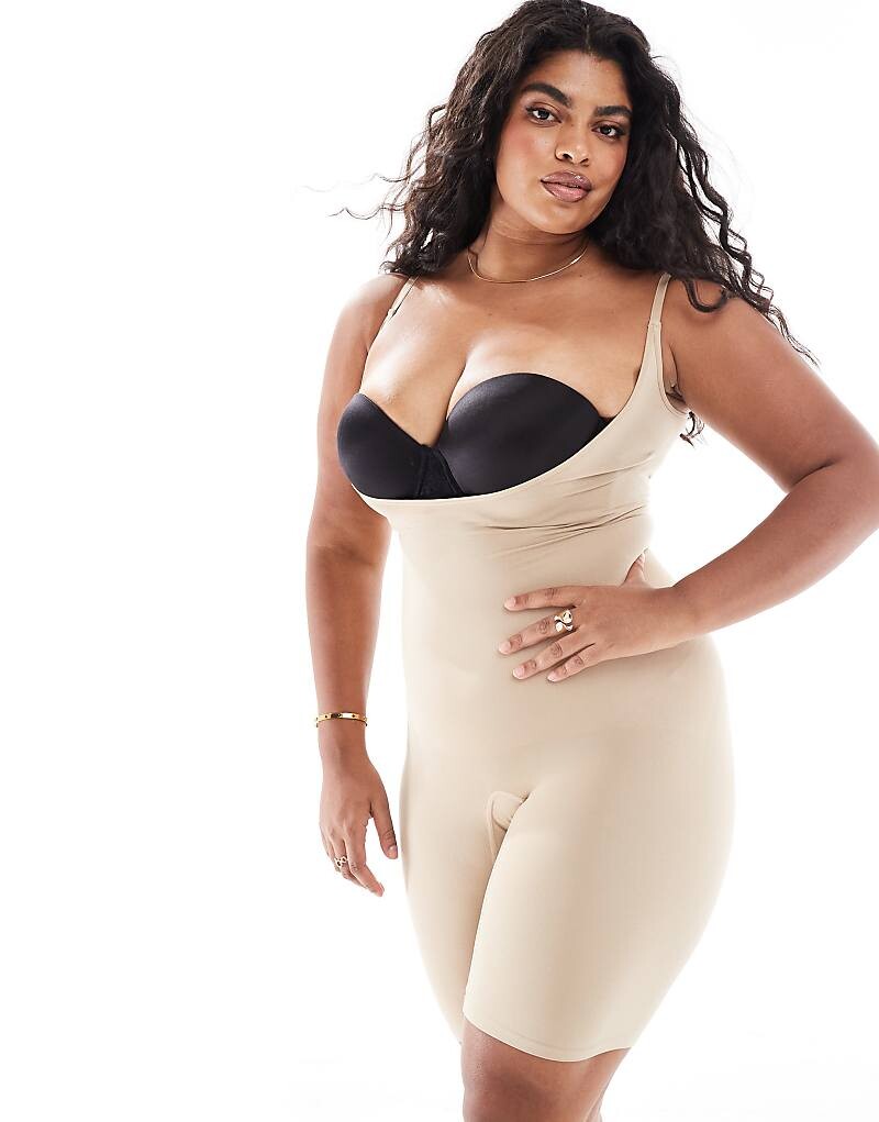

Vero Moda Curve – короткое бесшовное боди под грудью бежевого цвета