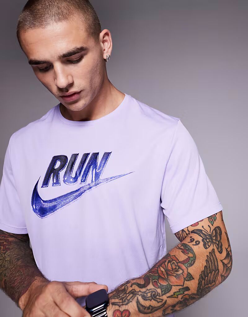 

Футболка Running Miler Run Energy Dri-FIT сиреневого цвета Nike Running
