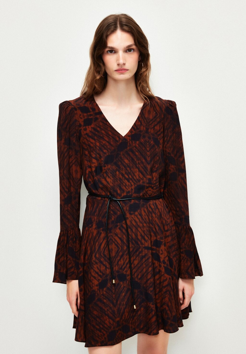 

Летнее платье Fuffle Detailed Trimengied V Neck adL, цвет printed brown