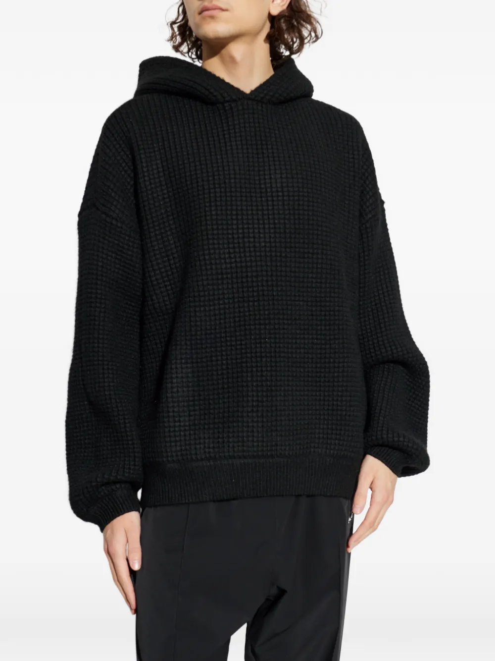 Худи с капюшоном из вафельной ткани Fear Of God Essentials, черный — фото 2