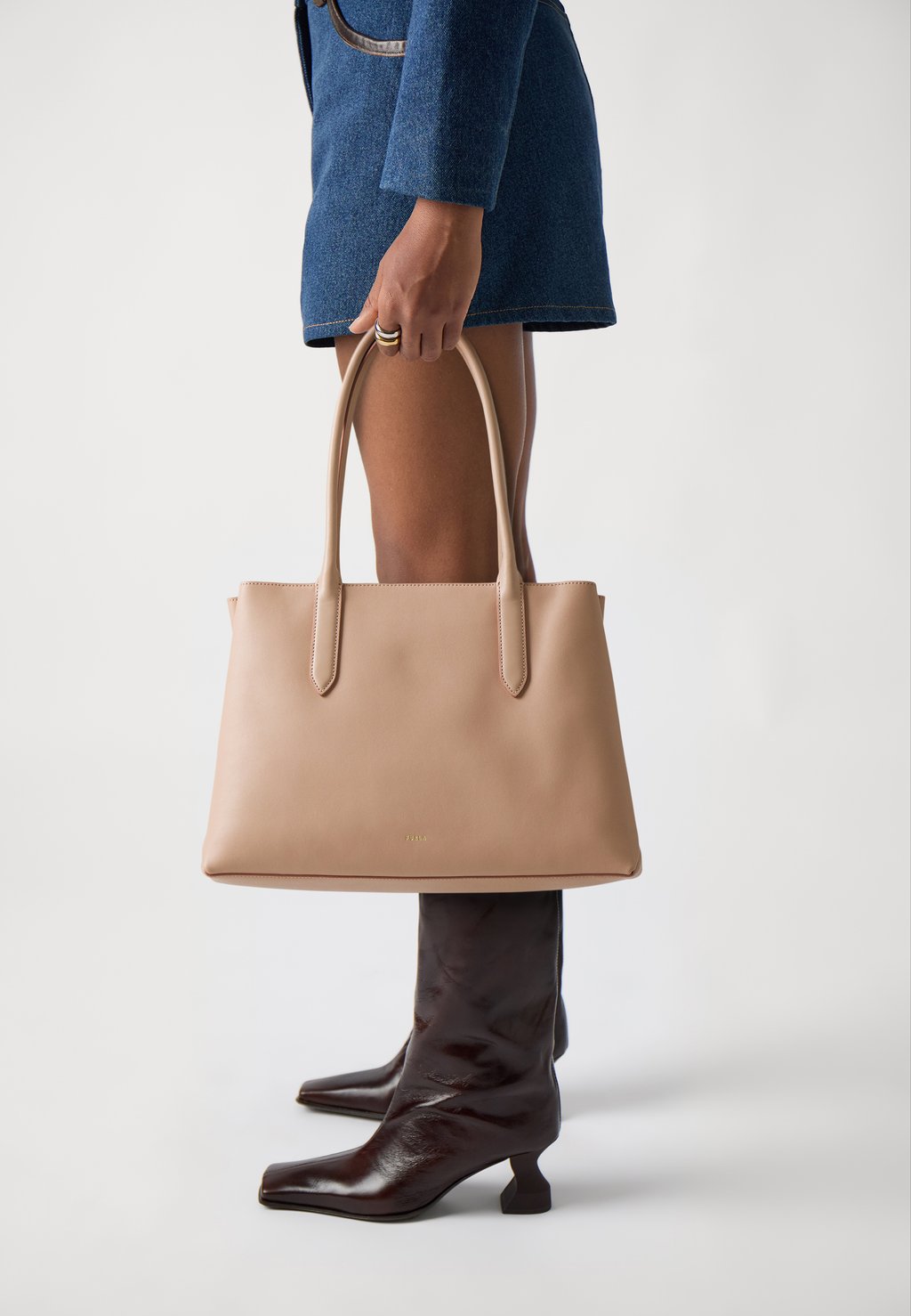 

Сумка MERIDIANA TOTE Furla, светло-розовый